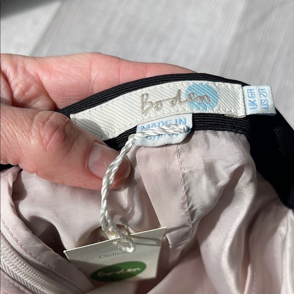 NWT Boden Elegant Lace Tan Skirt, size 2. - Picture 8 of 9